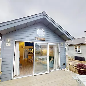 The Blue Anchor At The Bay Filey, Sleeps 4, 2 Dogs Welcome For Free Too Holiday home Filey